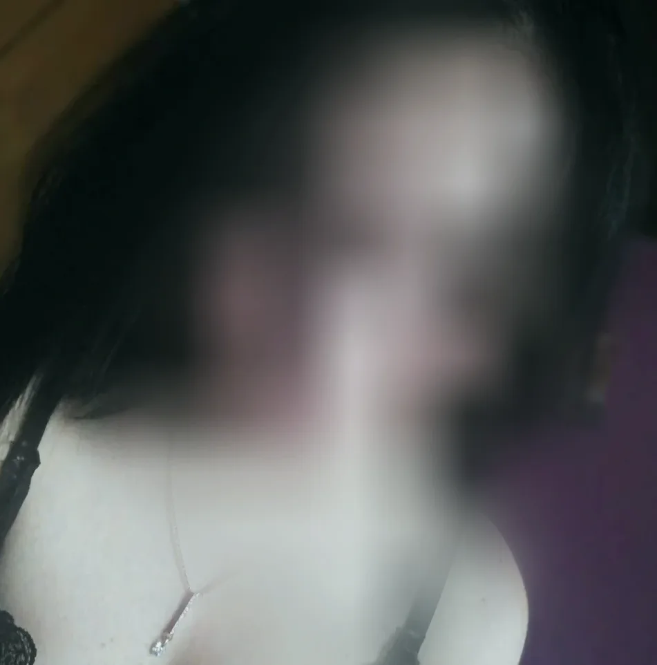 Amira, 32