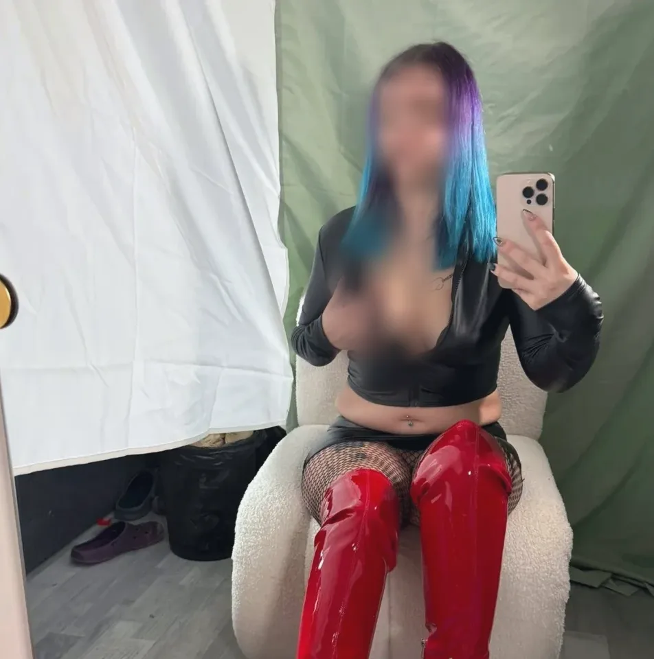 Carla, 27