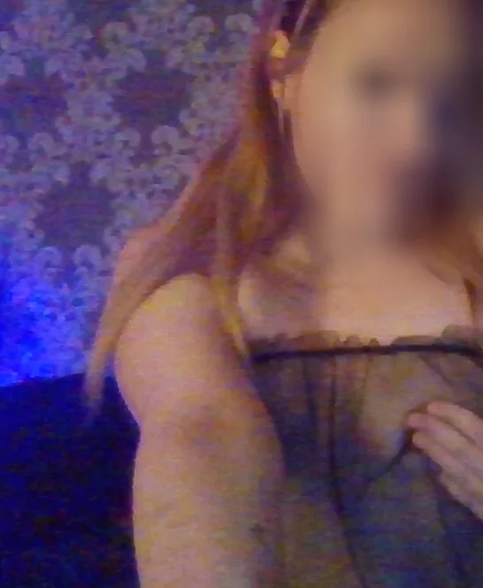 Claudia, 23