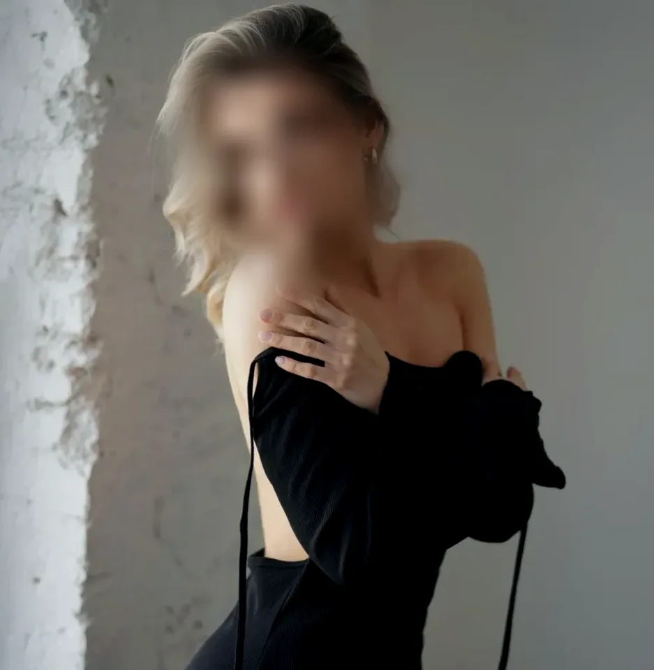 Emily, 25