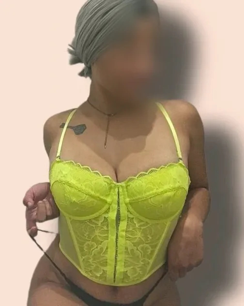 Fabienne, 27