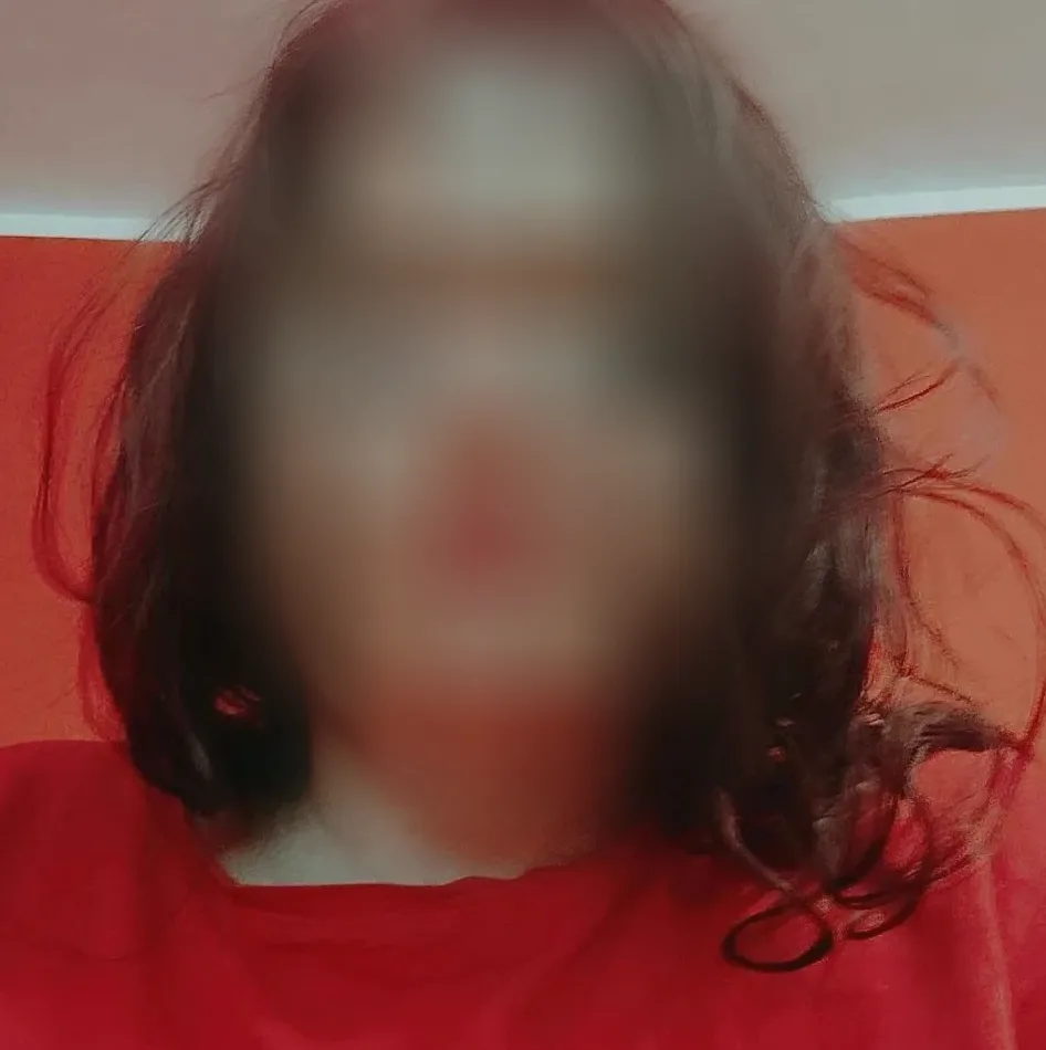 Julia, 37