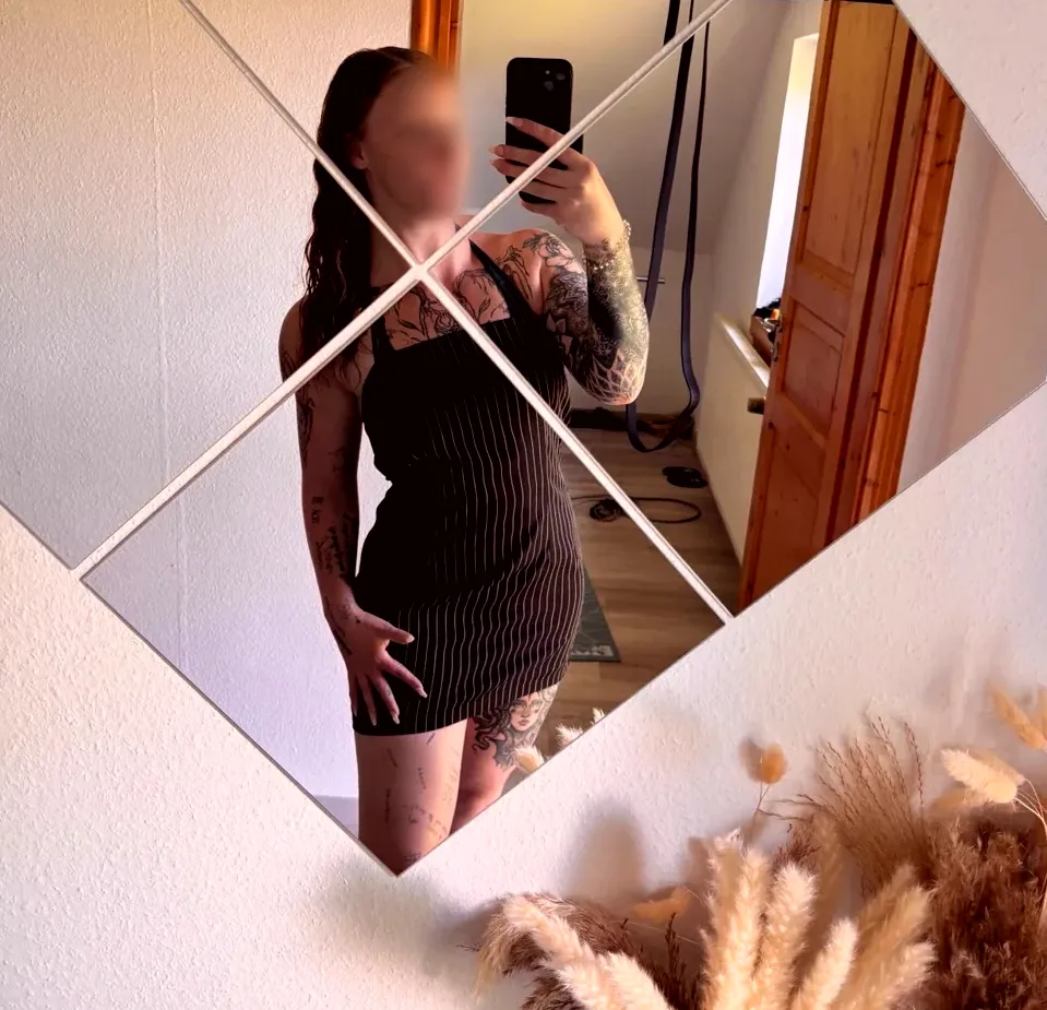 Neele, 28