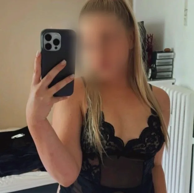 Nicole, 28