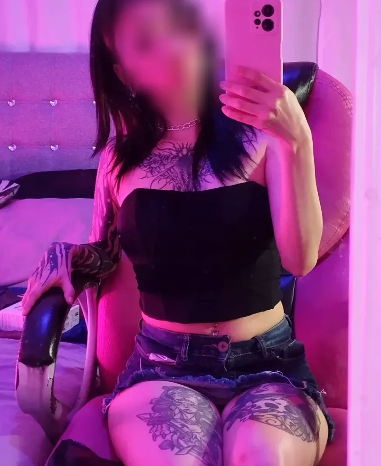 Sarah, 26