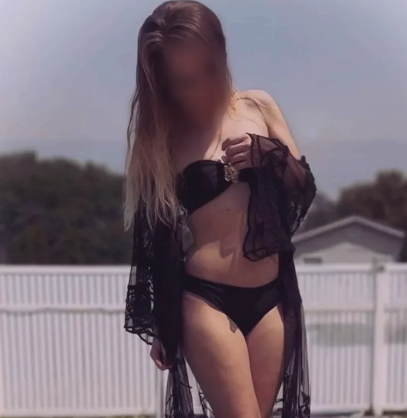 Selina, 33